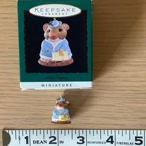 1996 Hallmark Keepsake Ornament Miniature Hattie Chapeau - Mouse